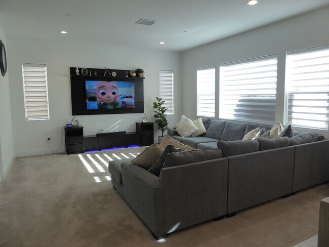 Building Photo - COMING SOON! 5 Bedroom Home for Rent in Sa...