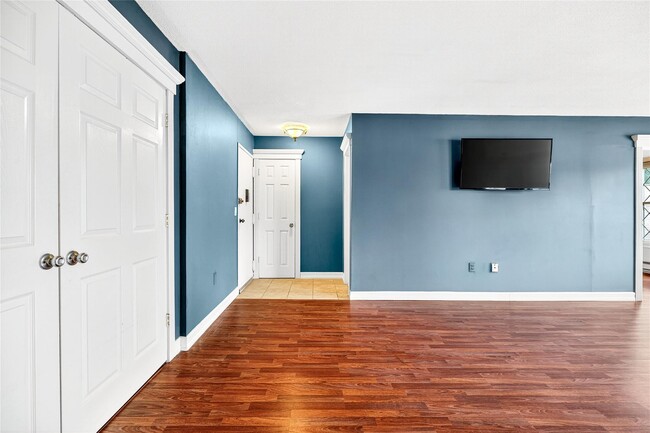 Building Photo - 448 Sierra Vista Ln