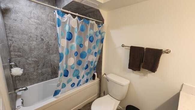 Photo du bâtiment - 2011 Grand Blvd