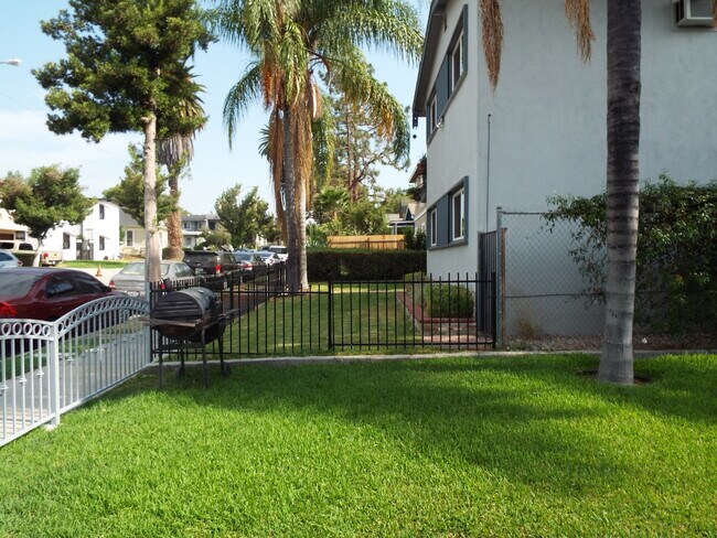 Common Area - 7642 Comstock Ave