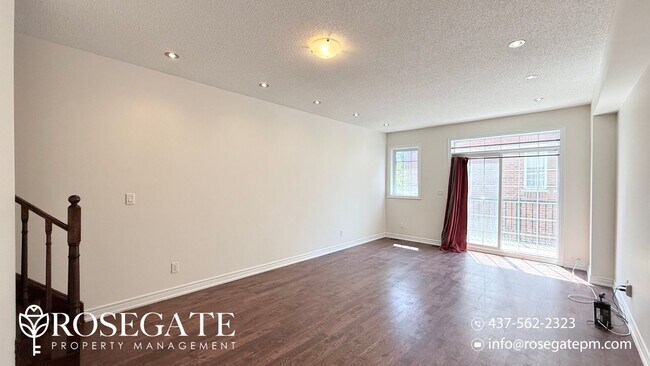 Building Photo - Modern 2+Den Townhome in Scarborough – 140...