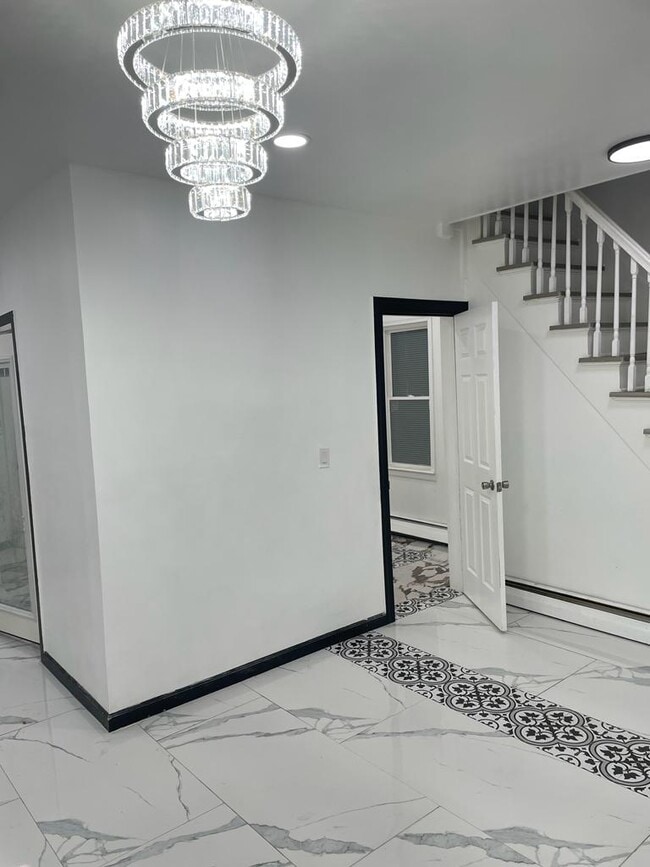 Building Photo - 519 Florin St