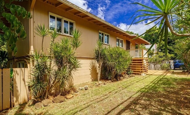 Building Photo - 397-397 Waialua Beach Rd