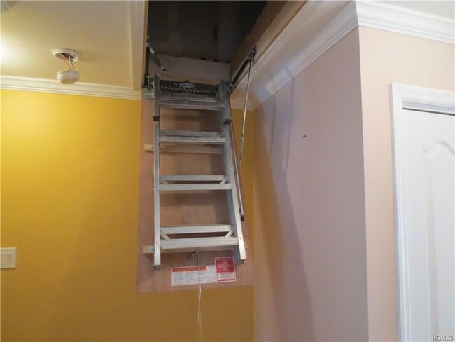 Attic storage full standing access - 9 Edison Ave