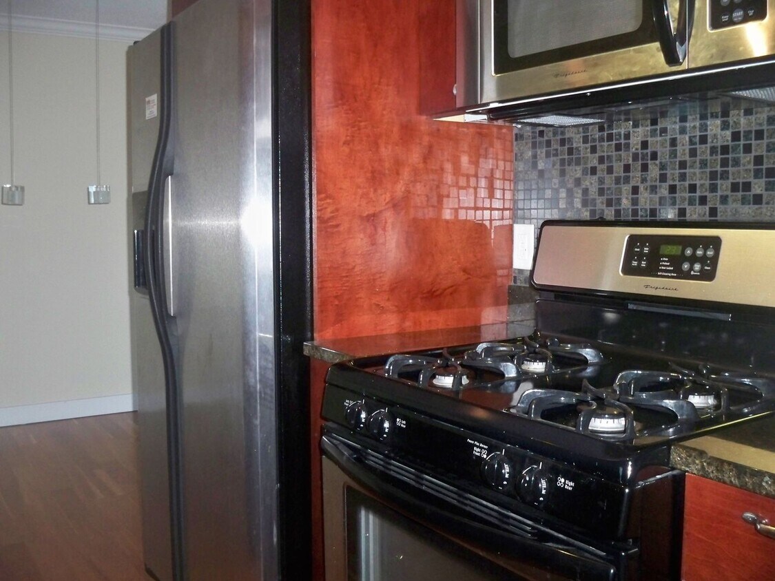 Primary Photo - 2800 W 44th St