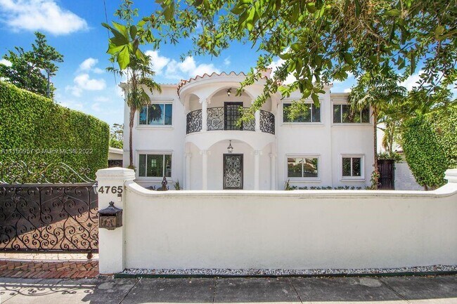 Foto del edificio - 4765 N Bay Rd