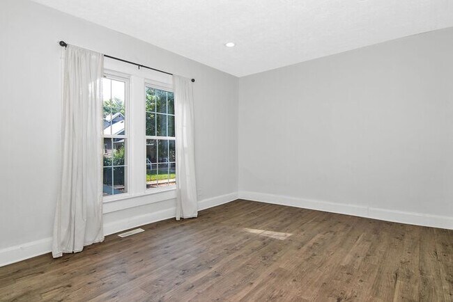 Foto del edificio - Classic Remodeled Townhome in Windsor Park