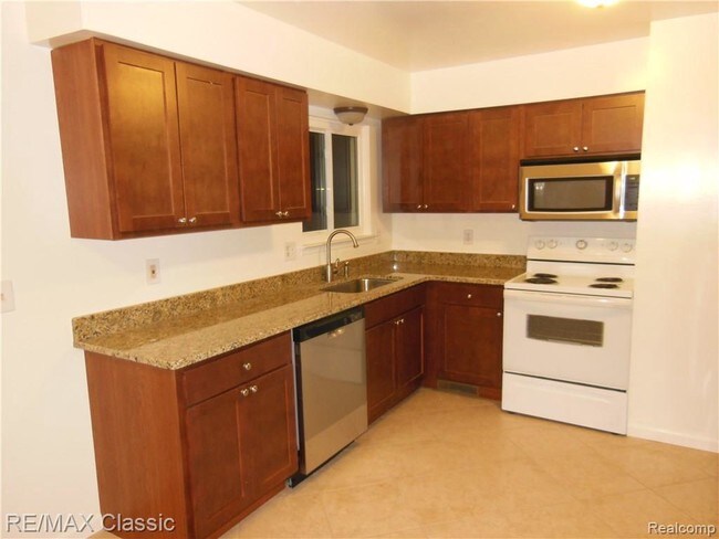 Building Photo - 43749 Stuart Dr