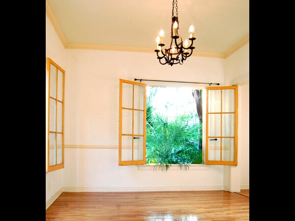 Foto del edificio - 2028 Beachwood Dr