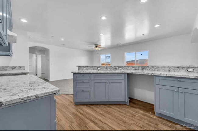 Building Photo - 21605 Golden Star Blvd