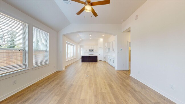 Foto del edificio - 570 Sand Branch Dr
