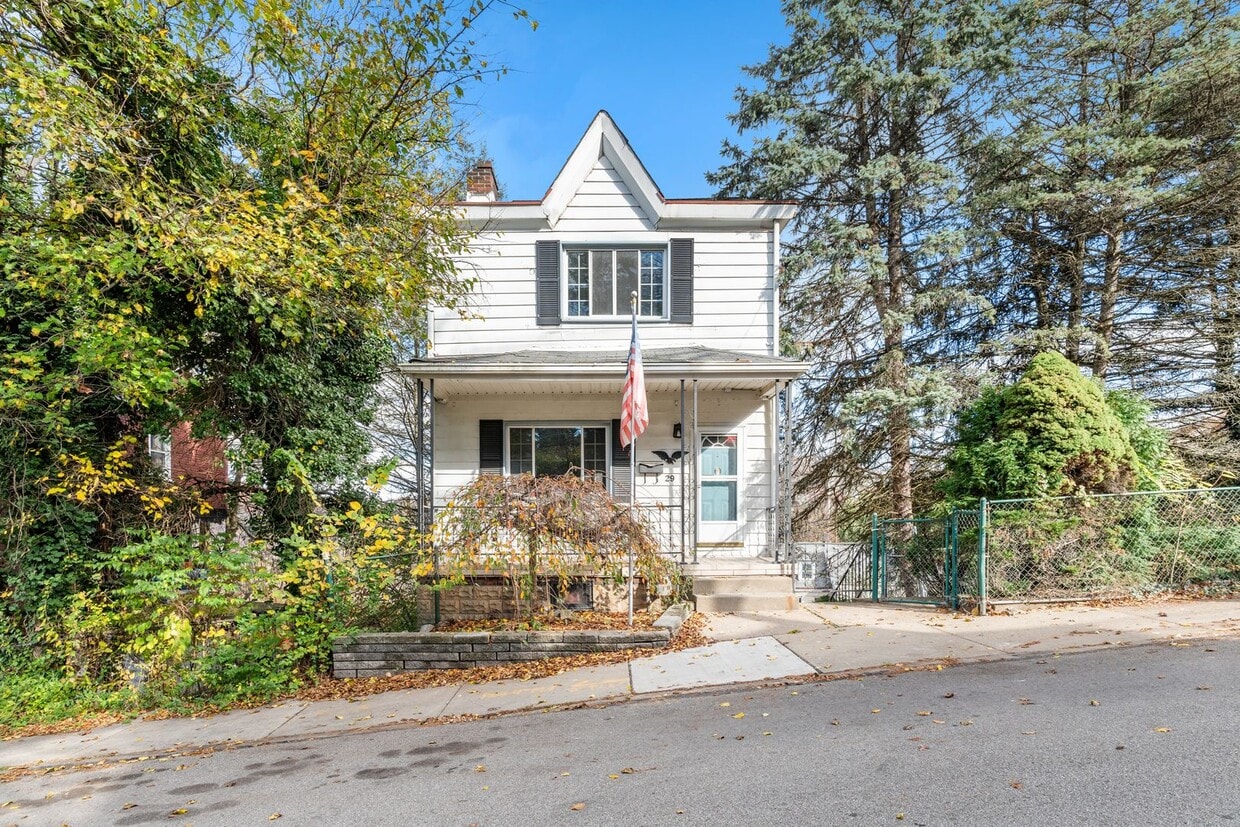 2 Bed 1 Bath House - 2 Bed 1 Bath House