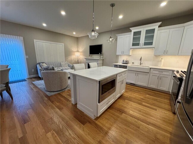 Foto del edificio - 25 Franklin Rd