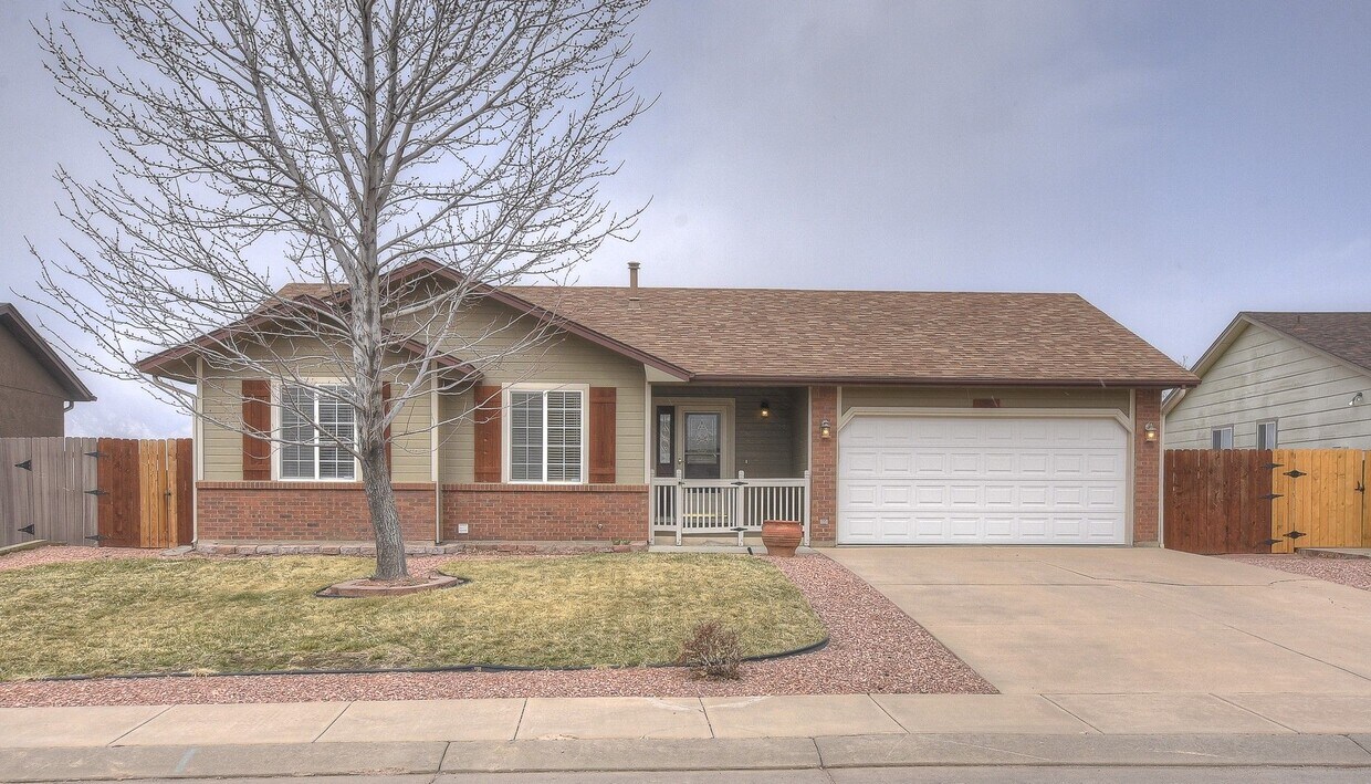 Foto principal - Beautifully updated home in Fountain Valle...