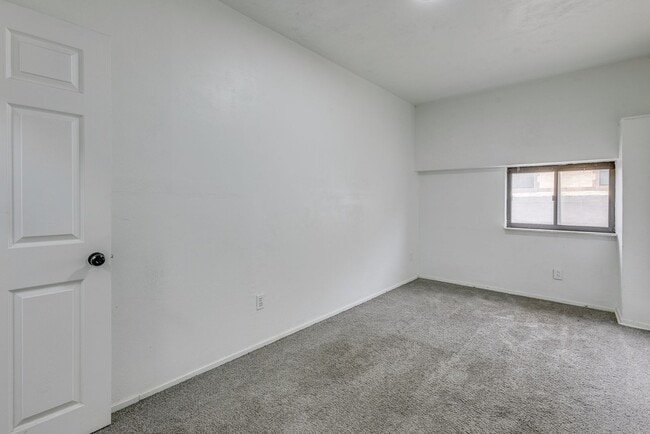 Foto del edificio - 600 E Warrington Ave