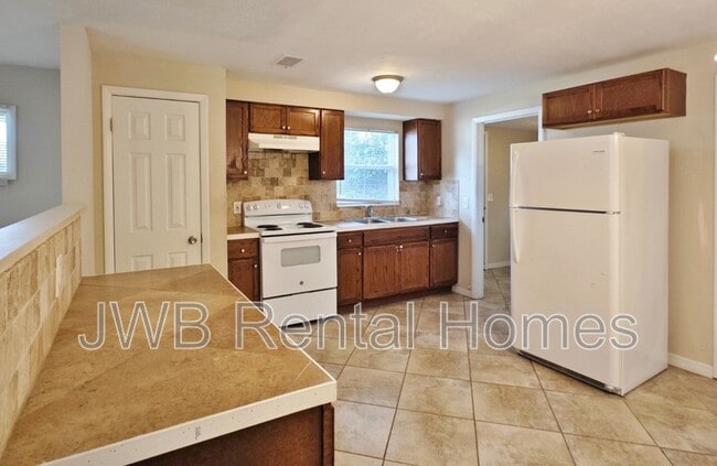Building Photo - 2490 Woolery Dr