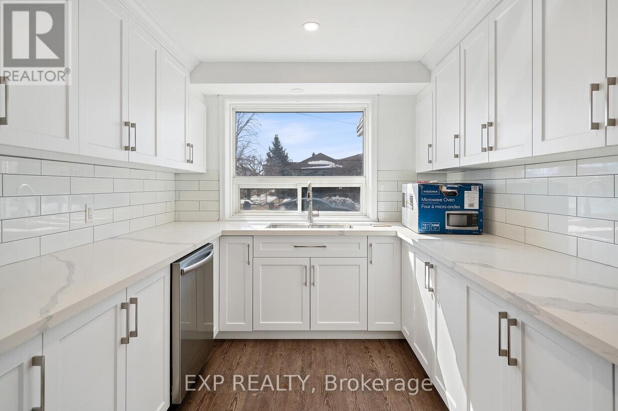 Primary Photo - 44-44 Metcalfe St