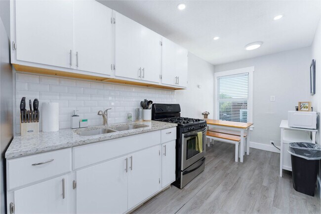 Foto del edificio - 1124 Morgan Ave