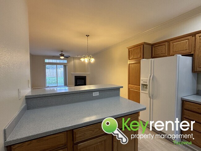 Building Photo - Newly Remodeled Townhouse in University Pl...
