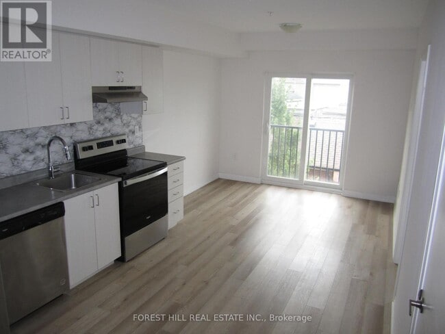 Photo du bâtiment - 8010-8010 Kipling Ave