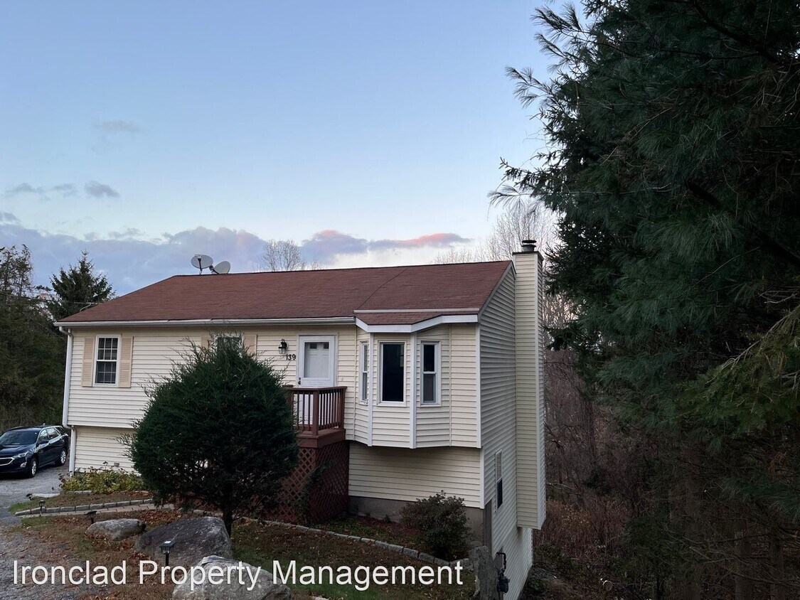 Foto principal - 3 br, 2 bath House - 139 Coram Rd