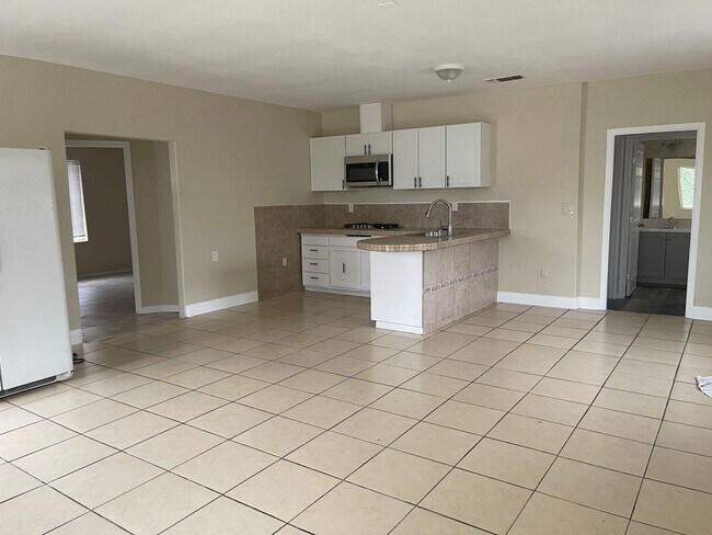 Building Photo - 5 bed / 4 ba house - Olivehurst