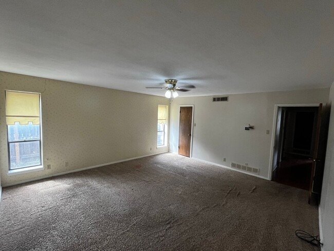 Building Photo - 3834 Lake Ridge Dr