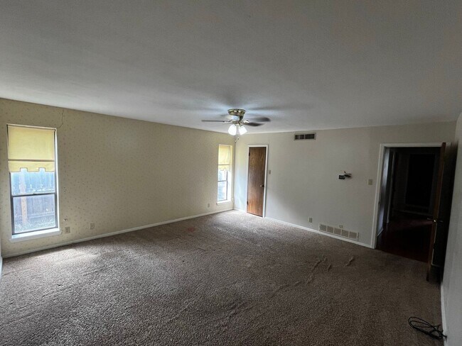 Foto del edificio - 3834 Lake Ridge Dr