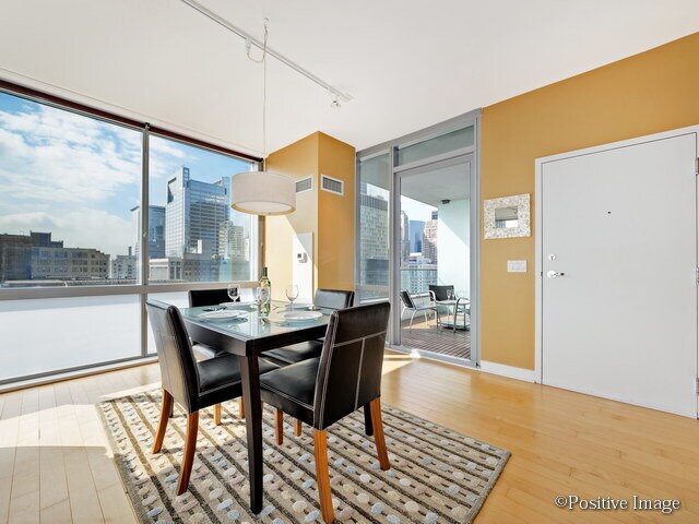 Foto principal - 8 E Randolph St