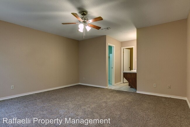 Building Photo - 301-303 Brookwood Dr