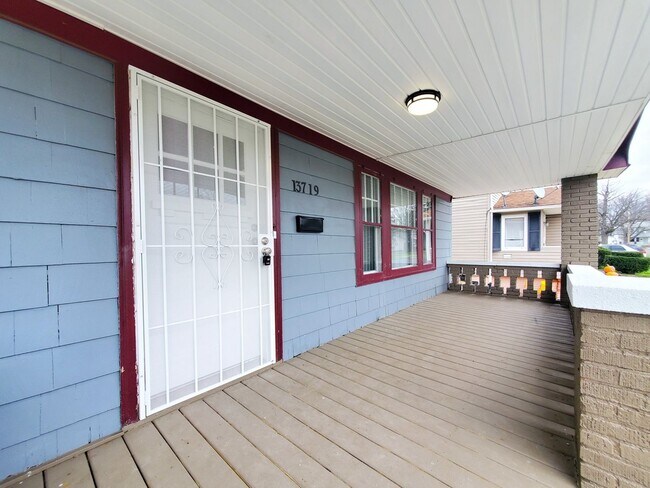 Foto del edificio - 3 Bed - 1 Bath Colonial for Rent | Newly Renovated!