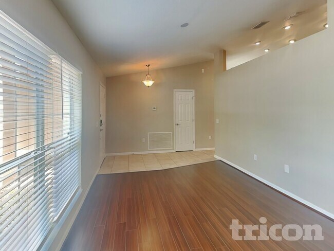 Building Photo - 10752 Carloway Hills Dr