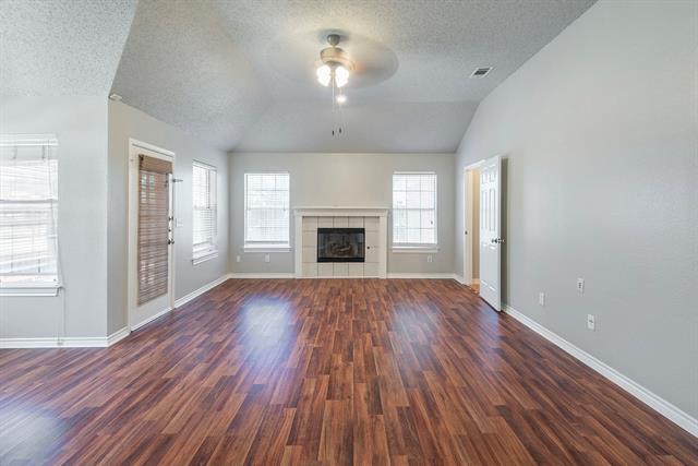 Foto del edificio - 10809 Huntington Rd