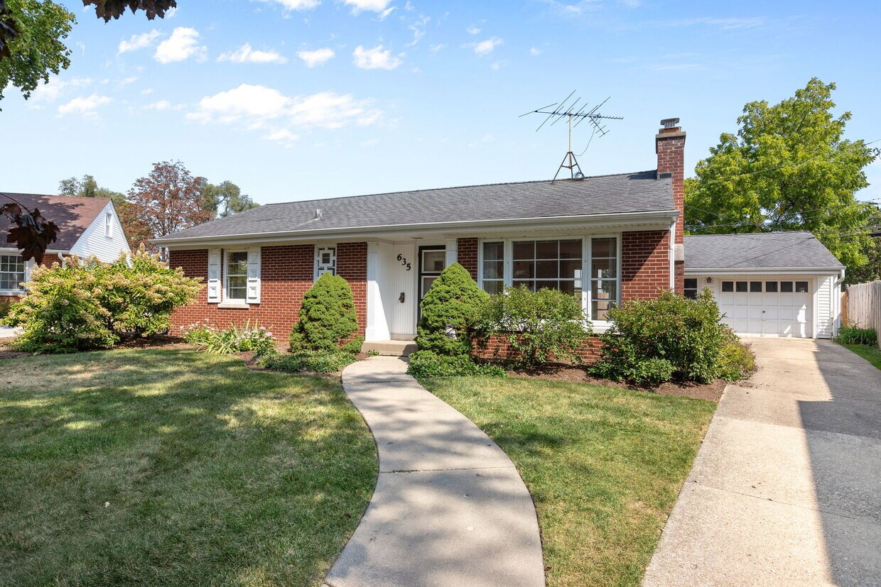 Foto principal - 635 Garden Ct