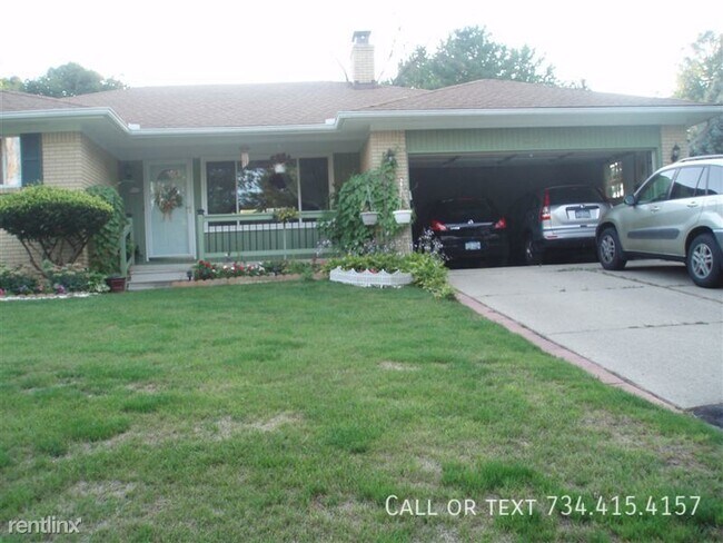 Building Photo - 3124 Golfside Rd