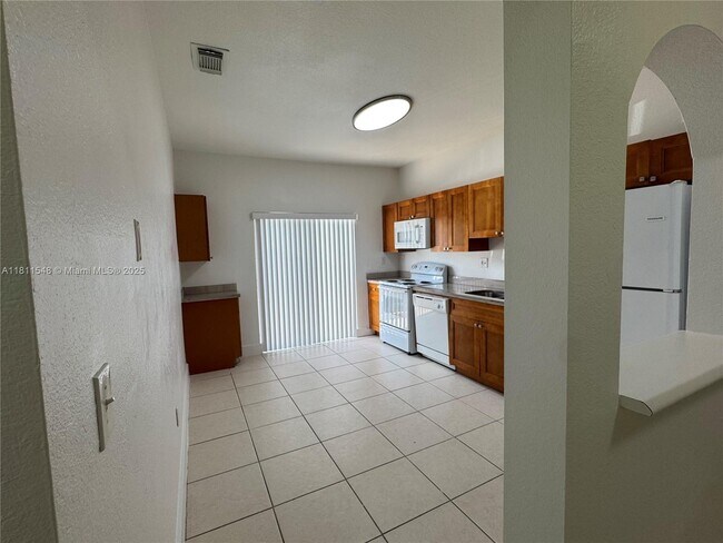 Foto del edificio - 6912 NW 179th St
