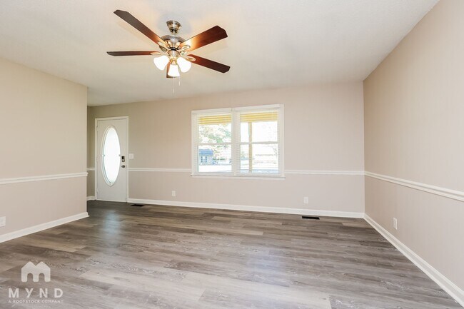 Foto del edificio - 907 Briar Ct