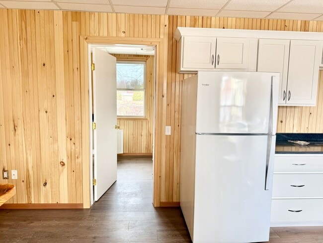 Building Photo - Well maintained inside and out