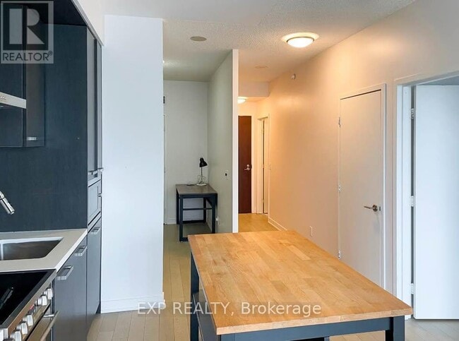 Building Photo - 120 Bayview Ave