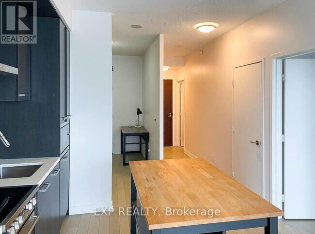 Photo du bâtiment - 120 Bayview Ave