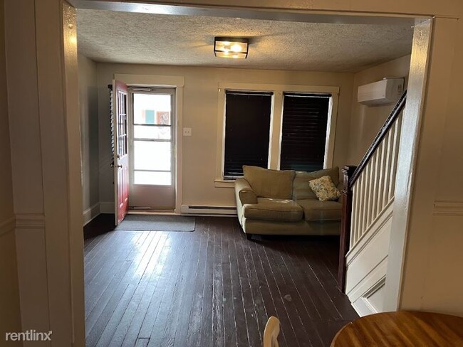 Building Photo - 2 br, 1 bath House - 643 George Street