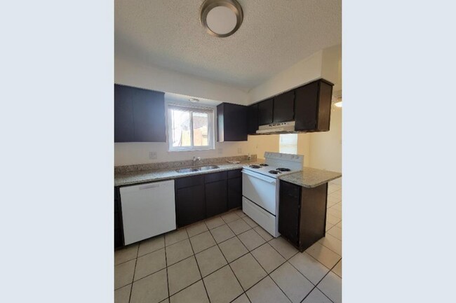 Building Photo - 604 Lost Springs Ct