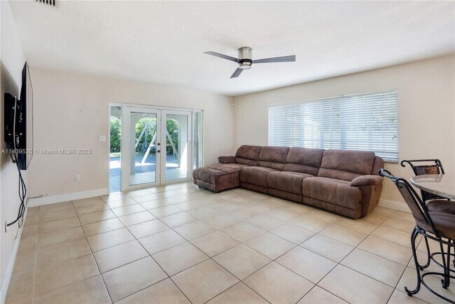 Building Photo - $5,500  1333 SW 16th St