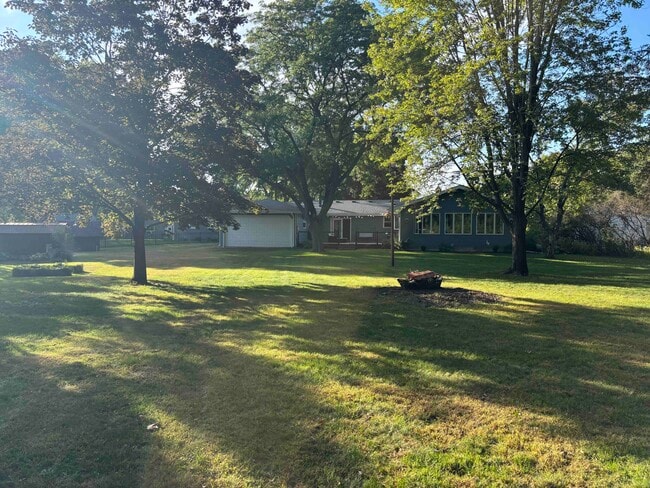 Foto del edificio - 409 Meadow Ct