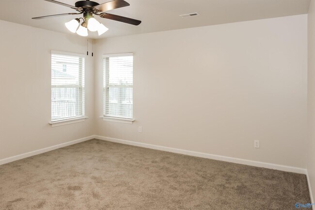 Foto del edificio - 110 Winstead Cir