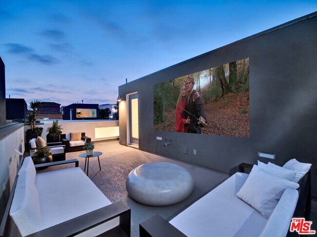 Foto del edificio - 8412 Blackburn Ave