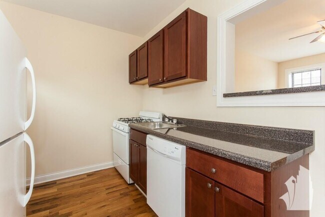 Foto del edificio - 1424 W Byron St