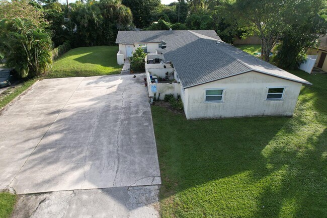 Building Photo - 4620 Kelmar Dr