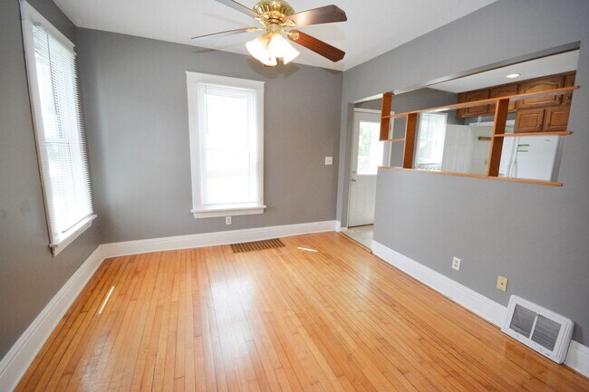 Foto del edificio - Gorgeous home on corner lot with fenced yard!