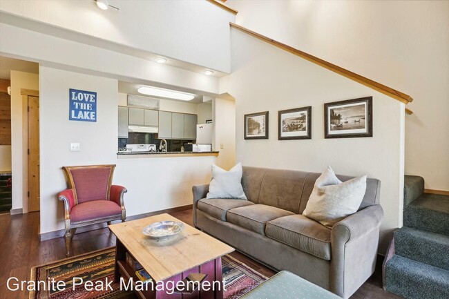 Foto del edificio - 3 br, 2 bath House - 2755 North Lake Blvd #97